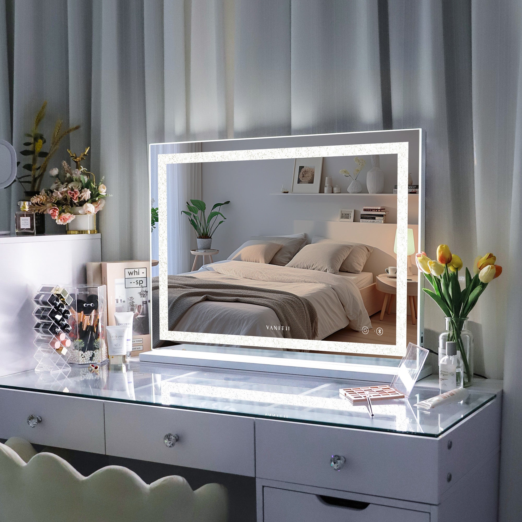 VANITII Crystal Hollywood Vanity Mirror features adjustable light strip,smart touch sensor,detachable mirror base and bluetooth speakers.The overall design is simple and white in color.Placed in the bedroom, it combines fashion and practicality perfectly.